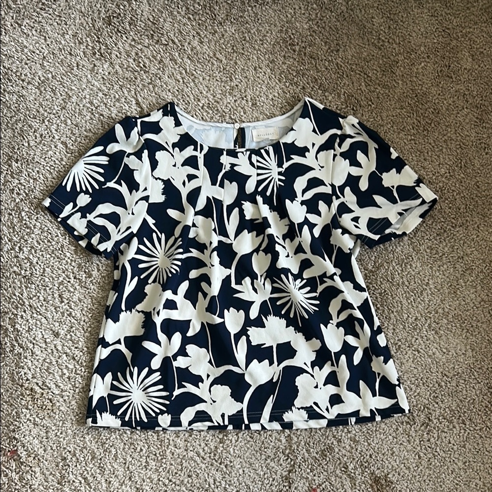 MELLODAY White and Blue Boxy T-Shirt with Peter Pan Collar